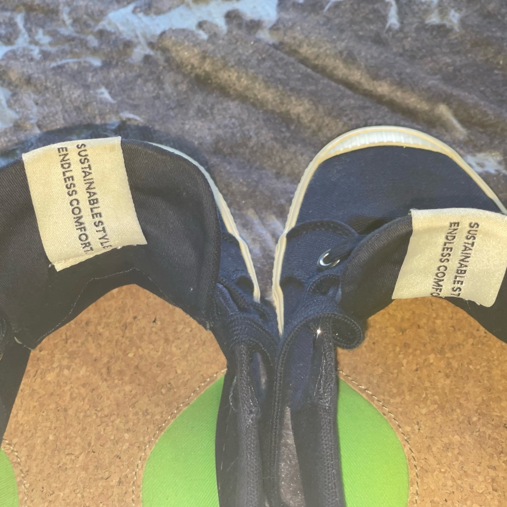 Cariuma OCA Low Navy Canvas Sneakers | Women’s 9 | Like New - Picture 3 of 5